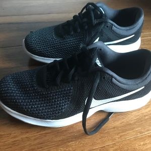 Black knit Nike running shoes (6.5) like new